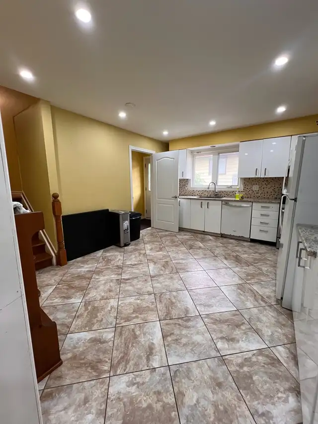 Private or sharing room available - fairway station, Kitchener  in Room Rentals & Roommates in Kitchener / Waterloo - Image 3