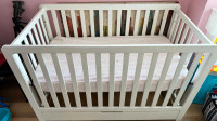 Adjustable baby crib with mattress 
