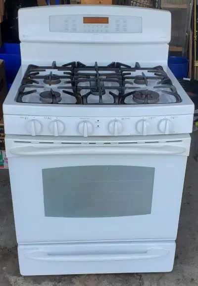 5 burner top with griddle 2 ovens : convection oven, baking drawer features: https://www.geappliance...