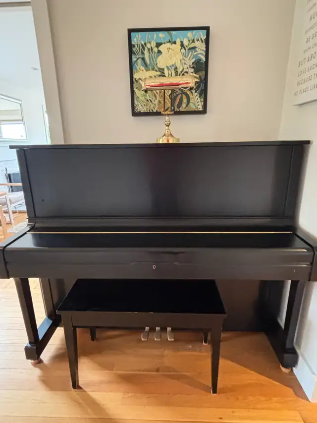 U1 Yamaha piano in Pianos & Keyboards in City of Halifax - Image 2