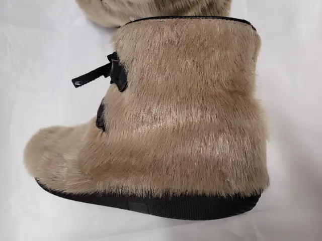 Vintage Blondo Sealskin Boots Womens Size 10 in Women's - Shoes in Red Deer - Image 7