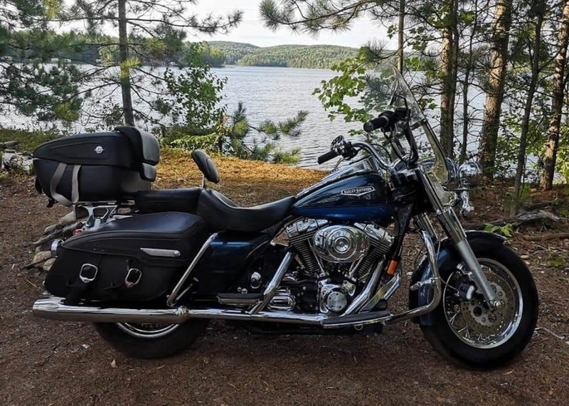 Harley Davidson bleu avec remorque Touring Ottawa Kijiji