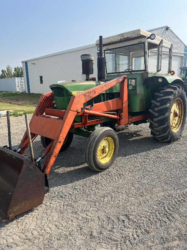 Tractors John Deere 4020, NH Workmaster Farming Equipment Regina