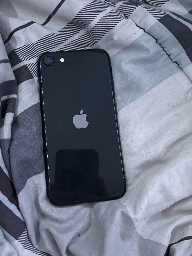 Iphone SE second Gen in Cell Phones in Kingston - Image 4