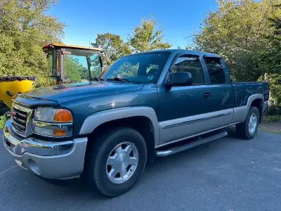 Mint, mint, mint! Z71 4x4 4.8L Just serviced yesterday and MVI’d in June 2025. So clean and no rust/...