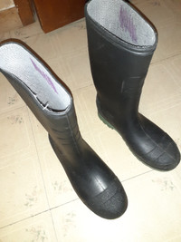 Mens size 8 rubber boots
