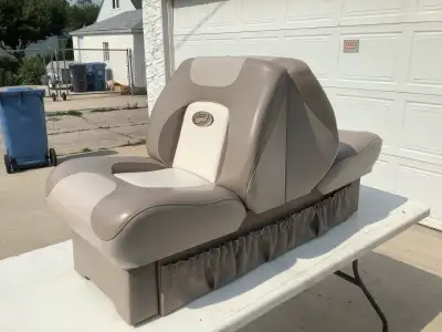 Sleeper boat seat out of newer Princecraft boat, high end quality, very good condition, no rips or t...