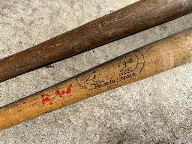 1950s Vintage Canadian Hardwood Baseball Bats - Collectible in Baseball & Softball in City of Toronto - Image 3