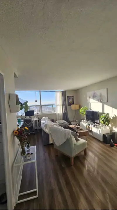 Fully furnished. 1 bed 1 bath for rent at King and dufferin. Epic south unobstructed views of Lake O...