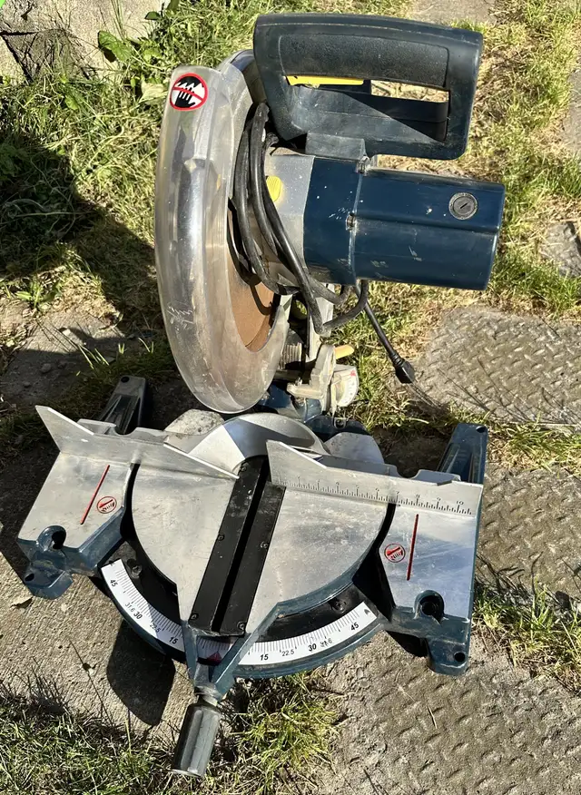 Mitre saw 12” with laser line mastercraft used like new in Power Tools in Oshawa / Durham Region - Image 2