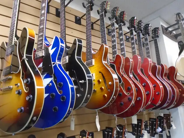 Eastman T64/TV-T-RED guitar w/hard case on sale in Guitars in City of Halifax - Image 6