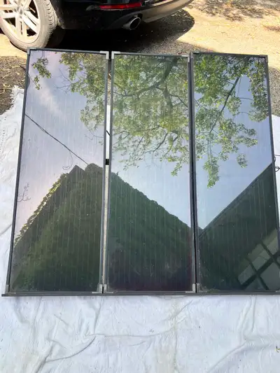 Offering a set of 3 batteries and 60 watt solar panel system. The system was used at an off-grid cam...