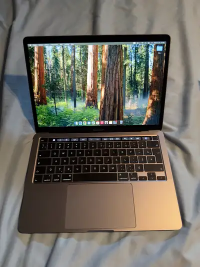 Je vends mon MacBook Pro 13 pouces touch bar. Viens dans sa boîte d’origine & avec son chargeur. Cel...