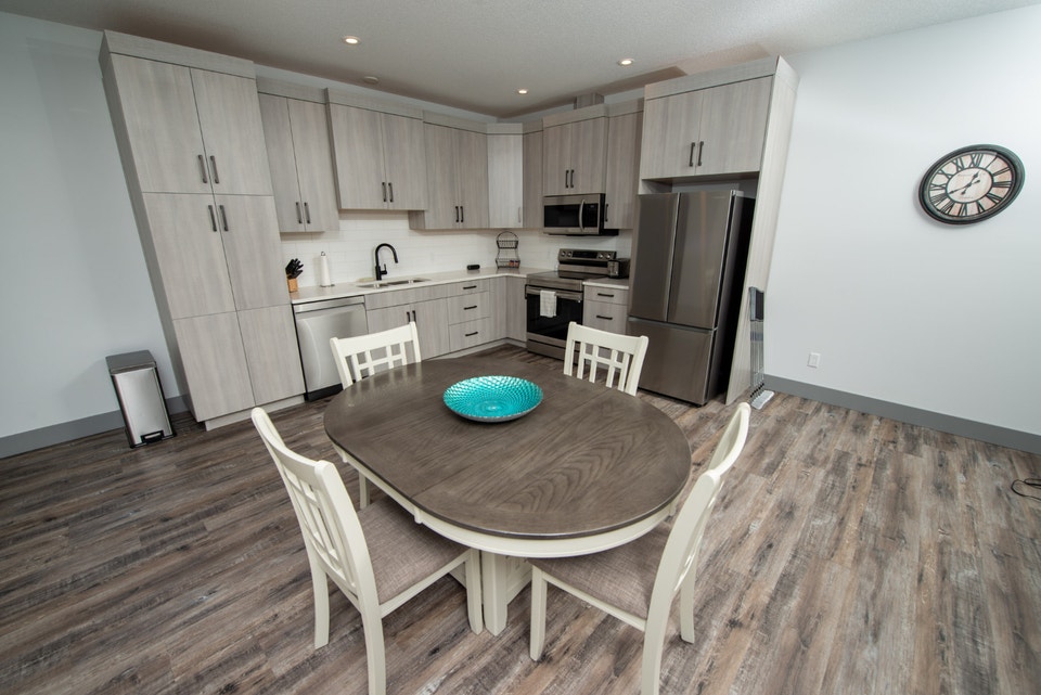 BEAUTIFUL FULLY FURNISHED 2-BEDROOM SUITE – SHADOW MOUNTAIN, 3