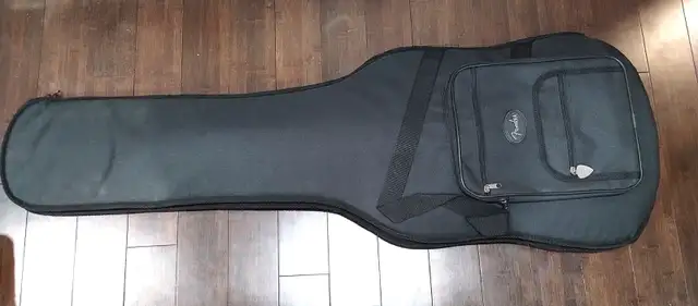Godin Etui Dur Guitares Electriques : Hard case for elec guitars in Guitars in Laval / North Shore - Image 8