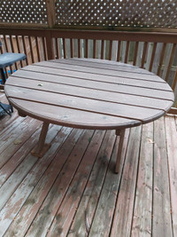 Round cedar outdoor table with 4 chairs