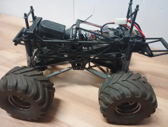 RC CAR - HPI-Racing  Wheely King 4x4 + 2 Batteries in Hobbies & Crafts in Mississauga / Peel Region - Image 6