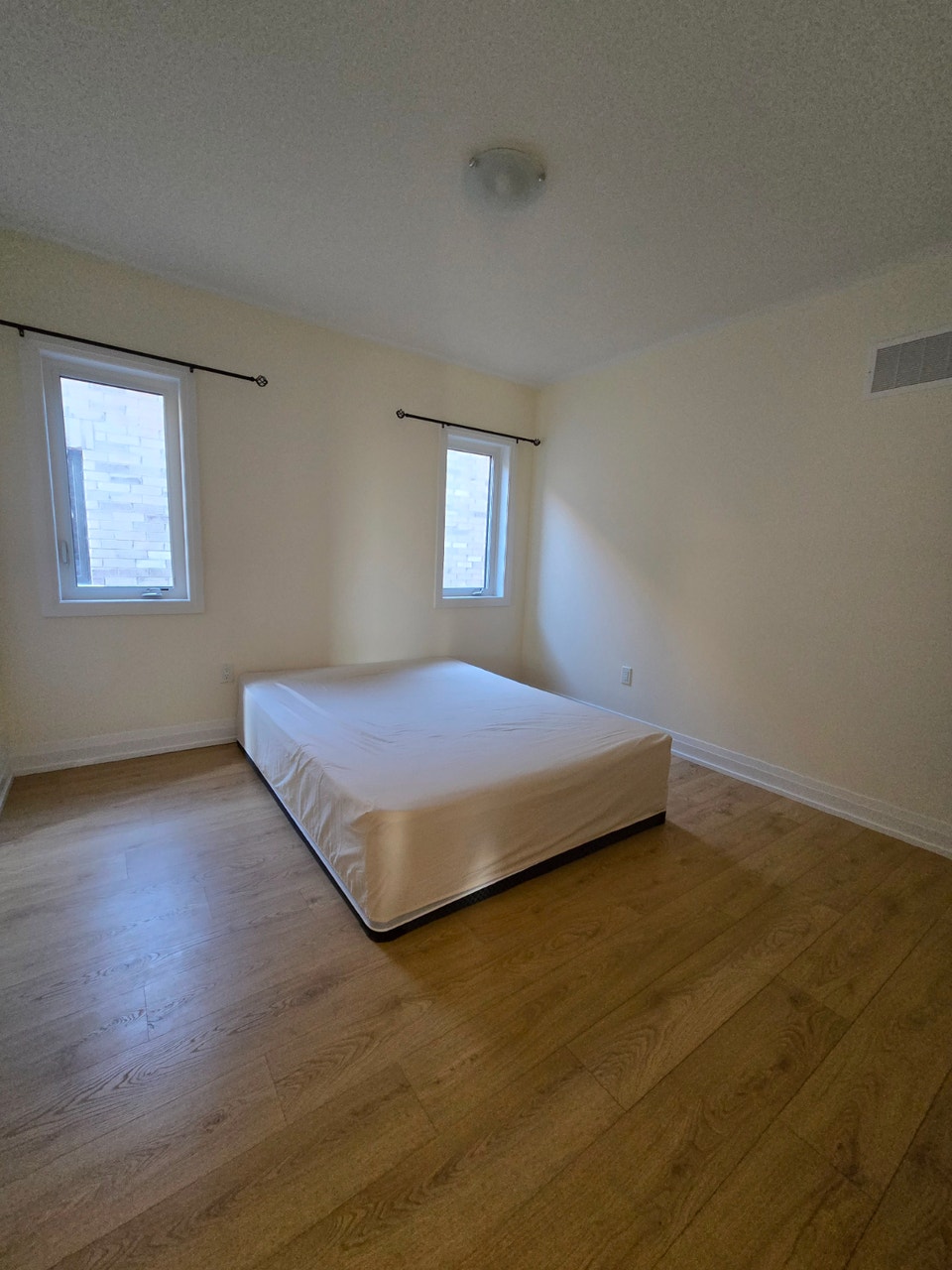 1bed 1bath,2bed 1bath offer 4 bedrooms new home midhurst barrie 4