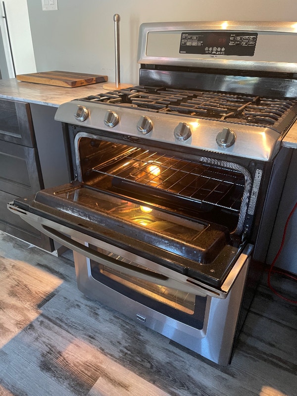 Double gas oven with 5 burners Stoves, Ovens & Ranges Saskatoon