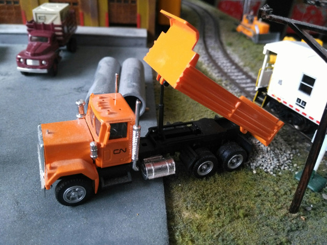 Ho scale model train CN tandem dump truck in Hobbies & Crafts in Markham / York Region