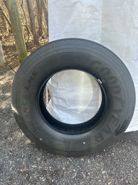 GOODYEAR truck tire (295/75 R22.5)