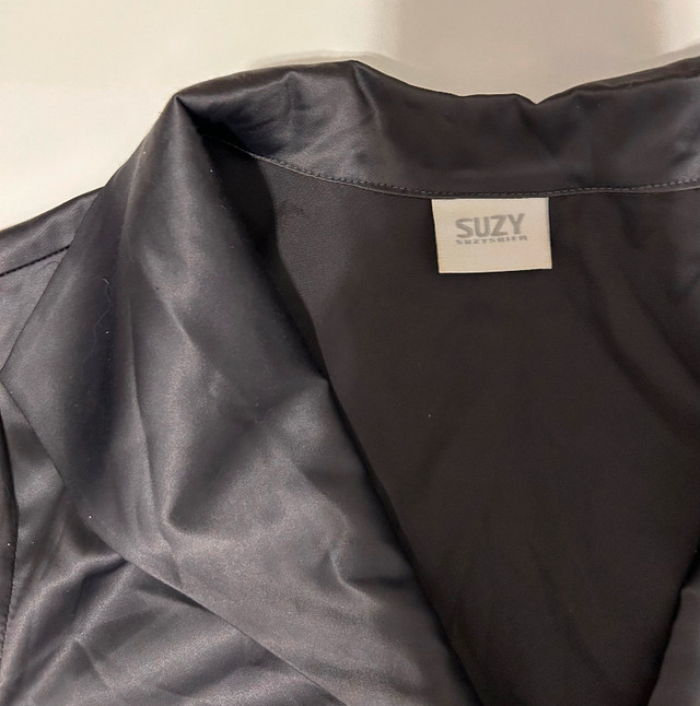 Beautiful grey blouse top. Suzy Shier. Size MEDIUM. in Women's - Tops & Outerwear in Winnipeg