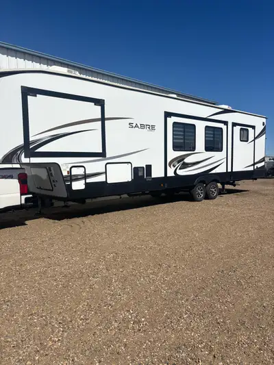 2021 Sabre 38 DBQ 2 bath bunkhouse, outdoor kitchen, great shape.