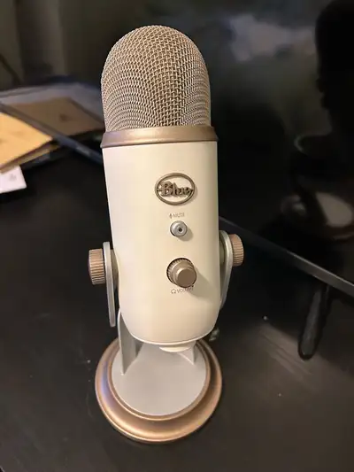 Blue Yeti USB Mic - Vintage White, View more