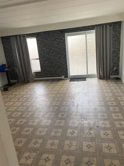 3 Bedroom, 2 Bathroom Apartment in Etobicoke $2800/Month