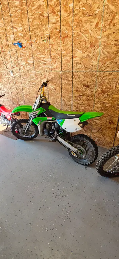 Selling a kx 85. Bike is in good shape well looked after, low hours on new top end, new chain sprock...