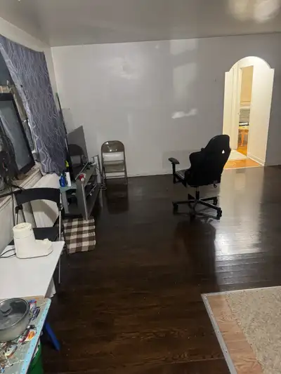 Near Kennedy station. Shared room