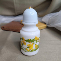 Beautiful Vintage Avon Buttercup Salt Powder Shaker Milk Glass 