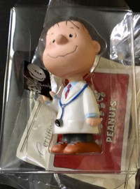 Peanuts Hallmark Linus Figurine