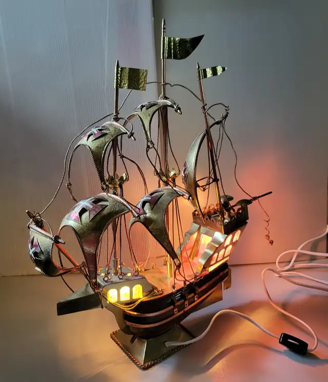 Vintage Brass/ Wood/Copper Three Mast British Galleon Ship Lamp in Arts & Collectibles in Oshawa / Durham Region - Image 6