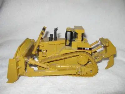 1/50 Scale Caterpillar, View more