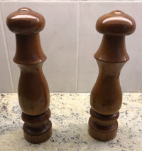 Mid Century Modern salt and pepper shakers.