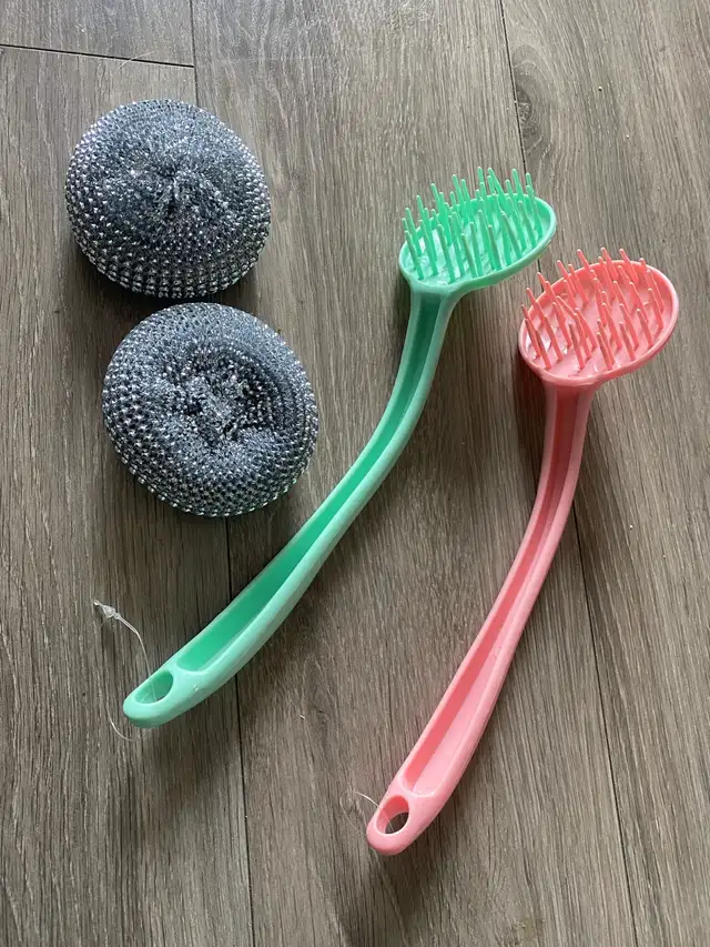 Handle Dish Scrub Brushes  in Other in Calgary - Image 4