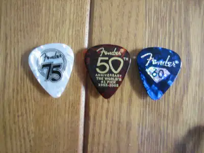 Brad new 3 Fender guitar picks, View more
