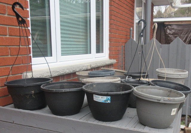 Hanging Flower Baskets Pots and Gardening Pots in Plants, Fertilizer & Soil in Sarnia - Image 2