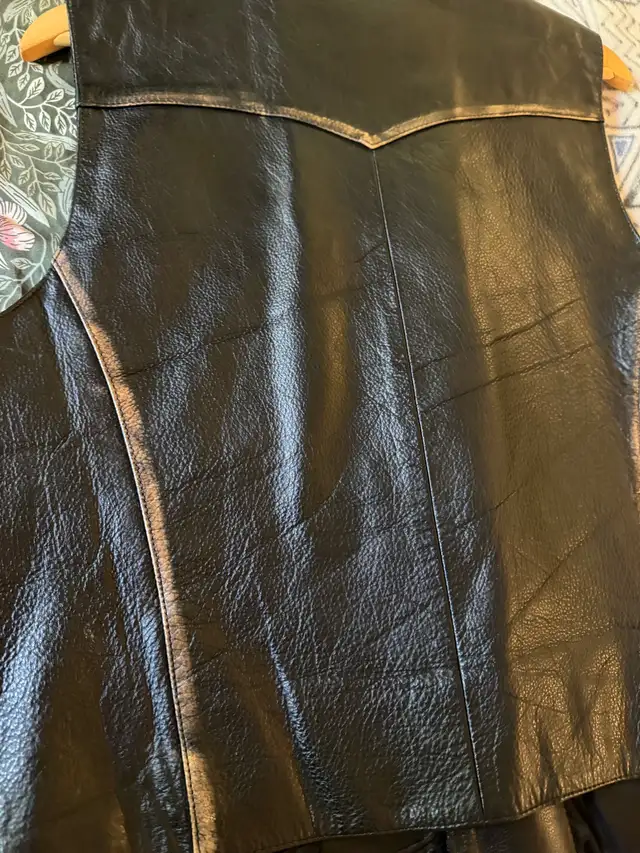 Adler Leather Vest XL in Men's in Kitchener / Waterloo - Image 4