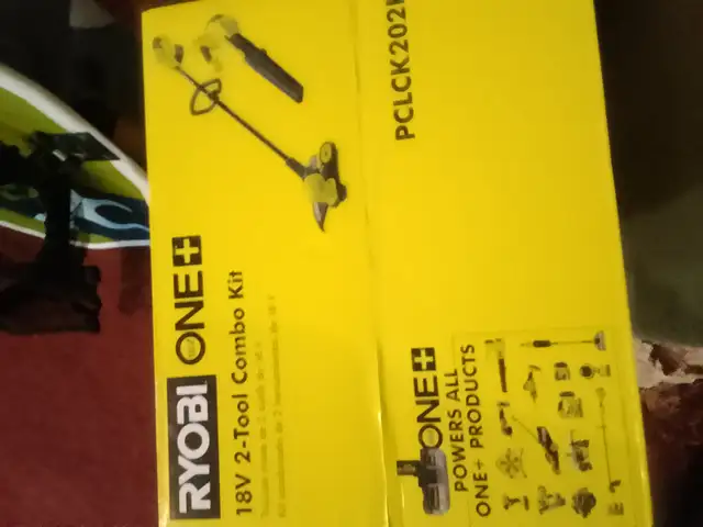 Ryobi 18V 2 Tool Combo Kit (13" String Trimmer&Leaf Blower) in Hand Tools in London - Image 3