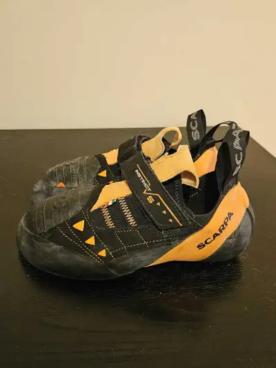 Scarpa Instinct VS 40.5 - Like new, View more
