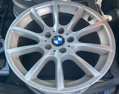 Full set of genuine OEM BMW Style 281 "V-Spoke" (Double Spoke) alloy wheels * Size: 8J x 18" ET37 al...