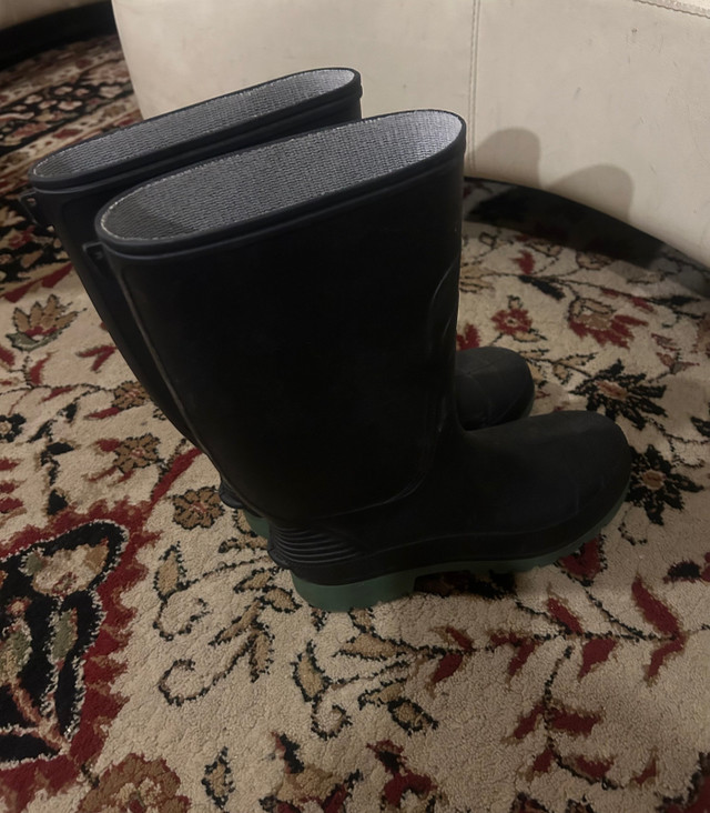  Rain boots size 8 for adults in very good condition  in Other in London - Image 4