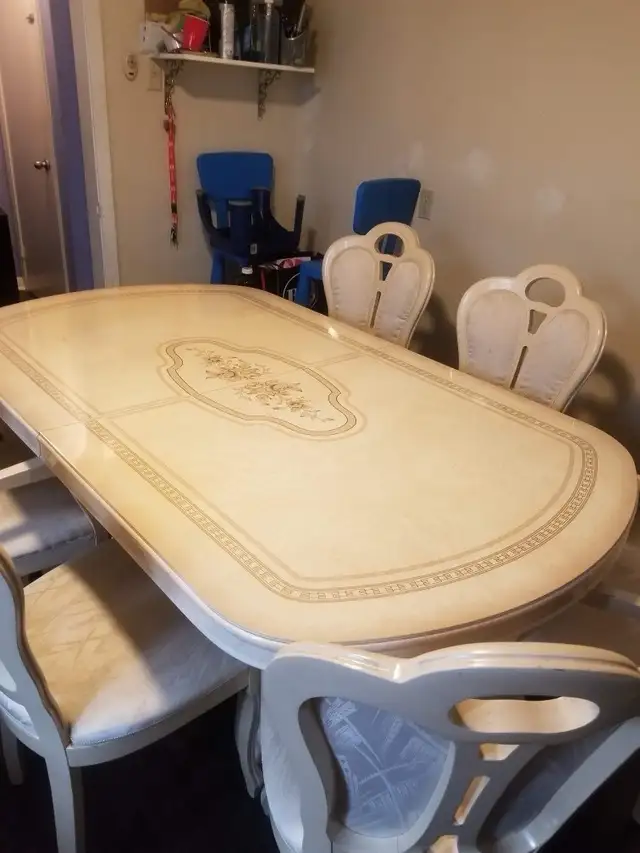 Dining Table w/3 free chairs64402010304643121