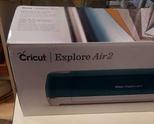 CRICUT EXPLORE AIR 2 in Hobbies & Crafts in Burnaby/New Westminster - Image 2