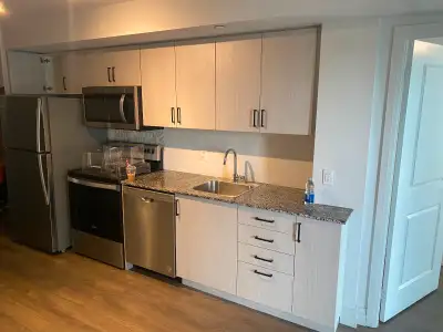 Condo 2bd+Den+ 1Parking+1locker