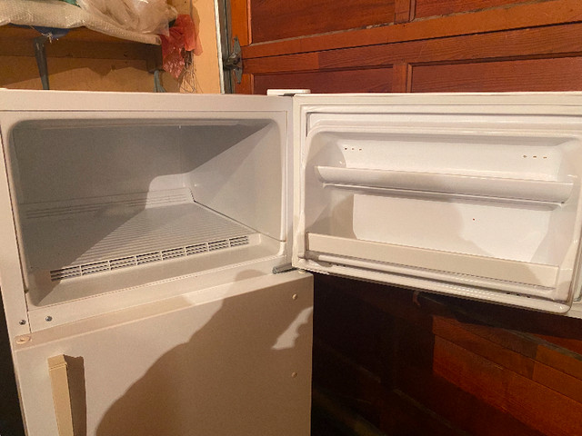 Apartment size fridge (ideal for beer fridge/cabin/extra fridge in Refrigerators in Saskatoon - Image 3