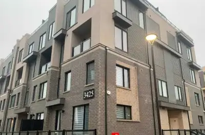 2 bedroom 3 washroom End Unit Townhouse Available Immediately in 3425 Ridgeway Drive Mississauga. Th...