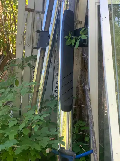 Off of 2008 super duty but will fit other years in excellent condition with no rust l have other par...